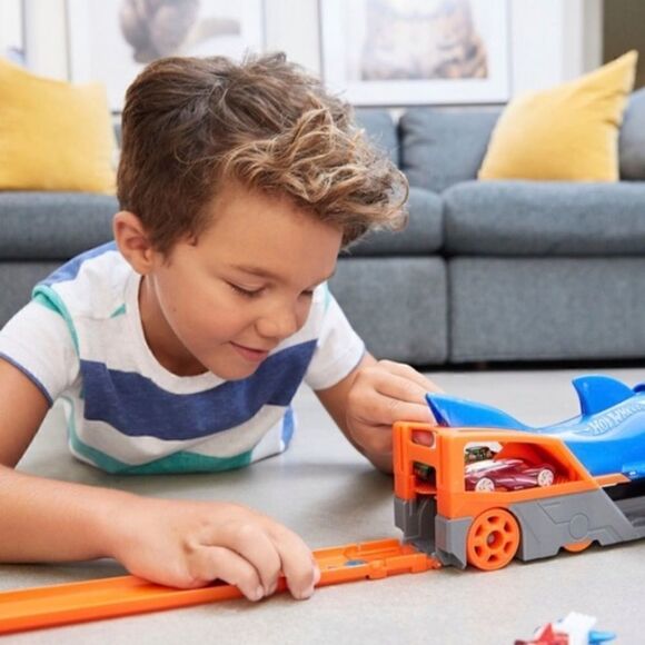 🔥 HOT WHEELS CITY 2 Battling Creatures Transporter Vehicle Set+10 Die Cast Cars - Picture 5 of 16